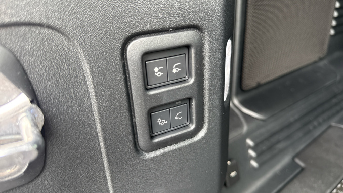Land Rover Defender 3.0 D350 Trophy Edition Deep Sandglow 110 5dr Auto Diesel Estate - Image 26